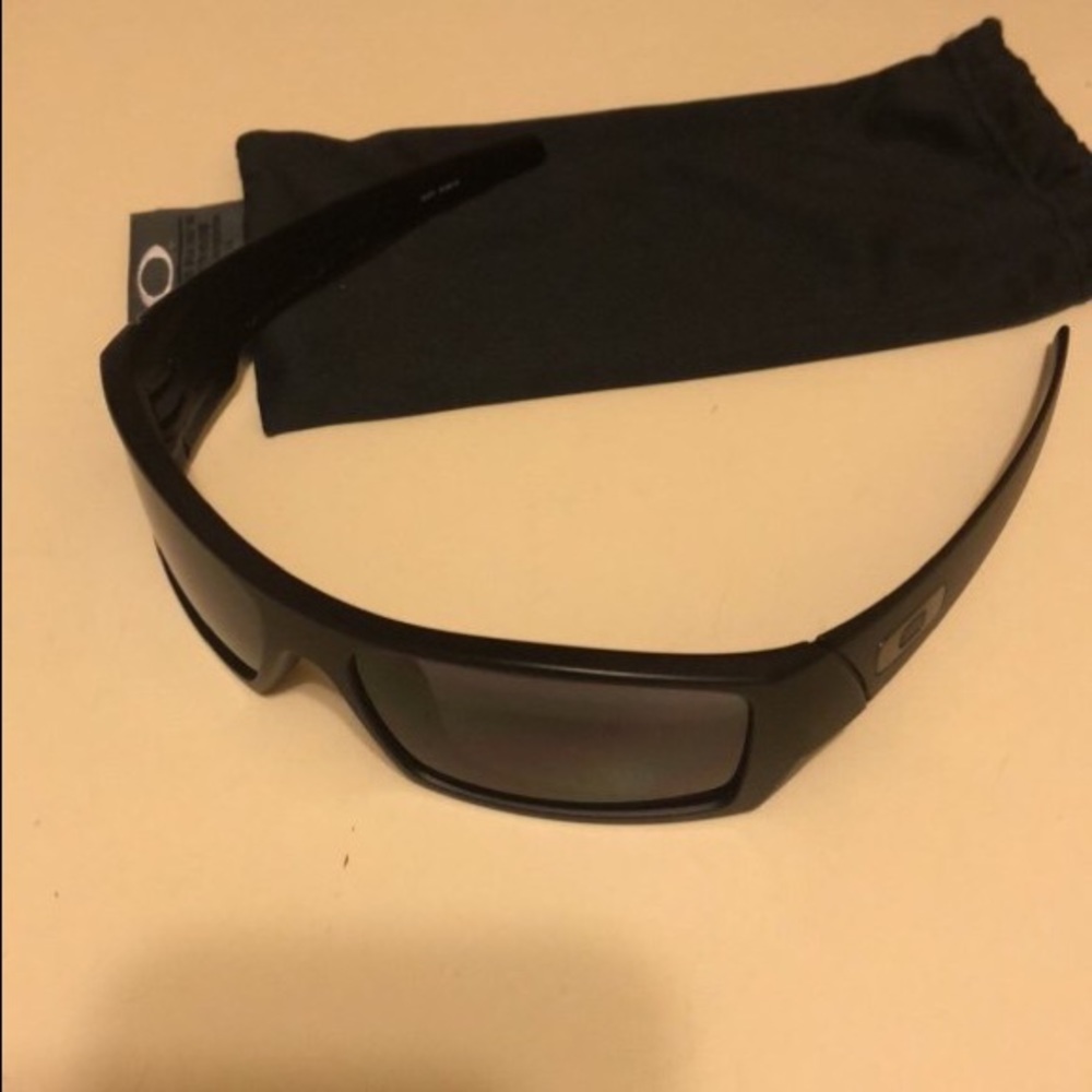 Oakley men sunglasses with case